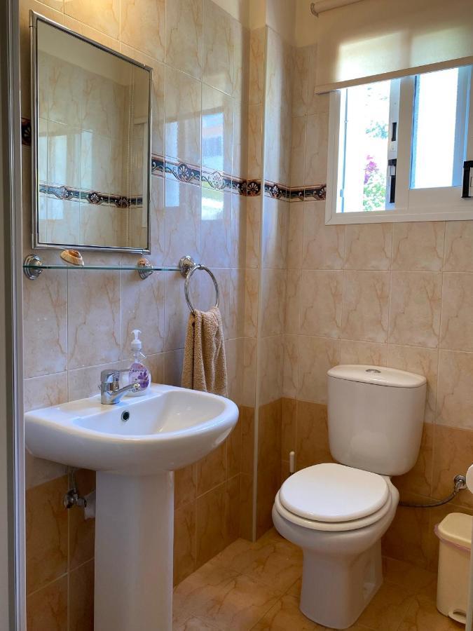 Villa Alicia With Priv Pool, Beautiful Garden And Shady Veranda- 5 Min To The Beach Peyia Buitenkant foto