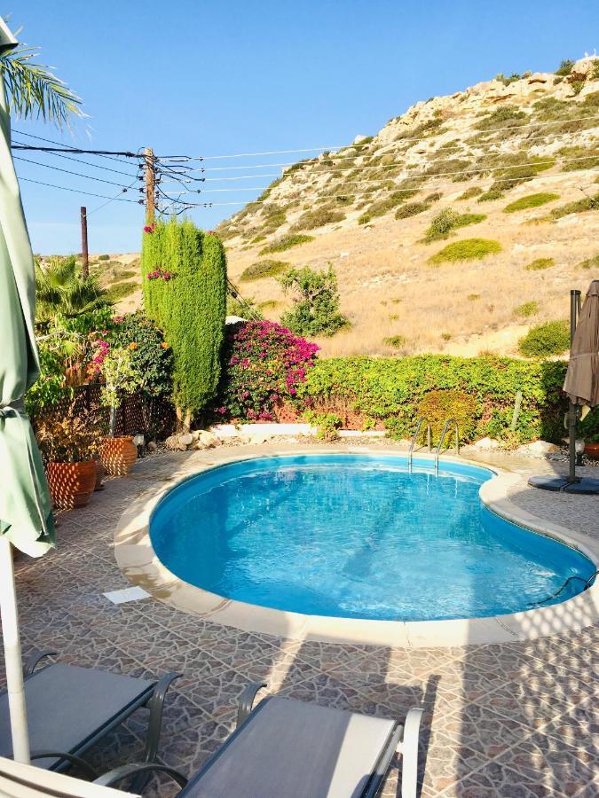 Villa Alicia With Priv Pool, Beautiful Garden And Shady Veranda- 5 Min To The Beach Peyia Buitenkant foto